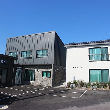 Blue Island Guesthouse Seogwipo Esterno foto