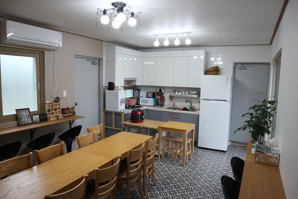 Blue Island Guesthouse Seogwipo Esterno foto