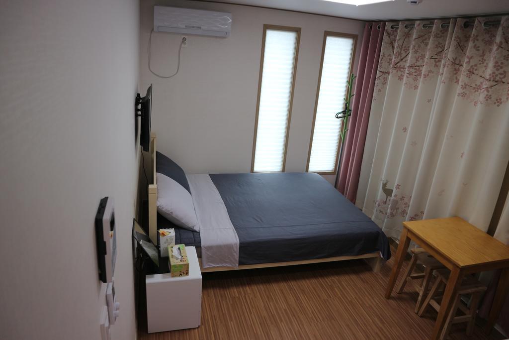 Blue Island Guesthouse Seogwipo Esterno foto