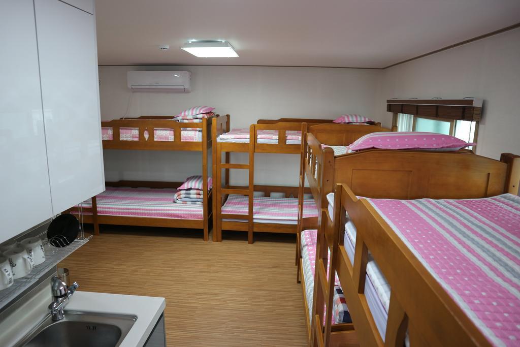 Blue Island Guesthouse Seogwipo Esterno foto