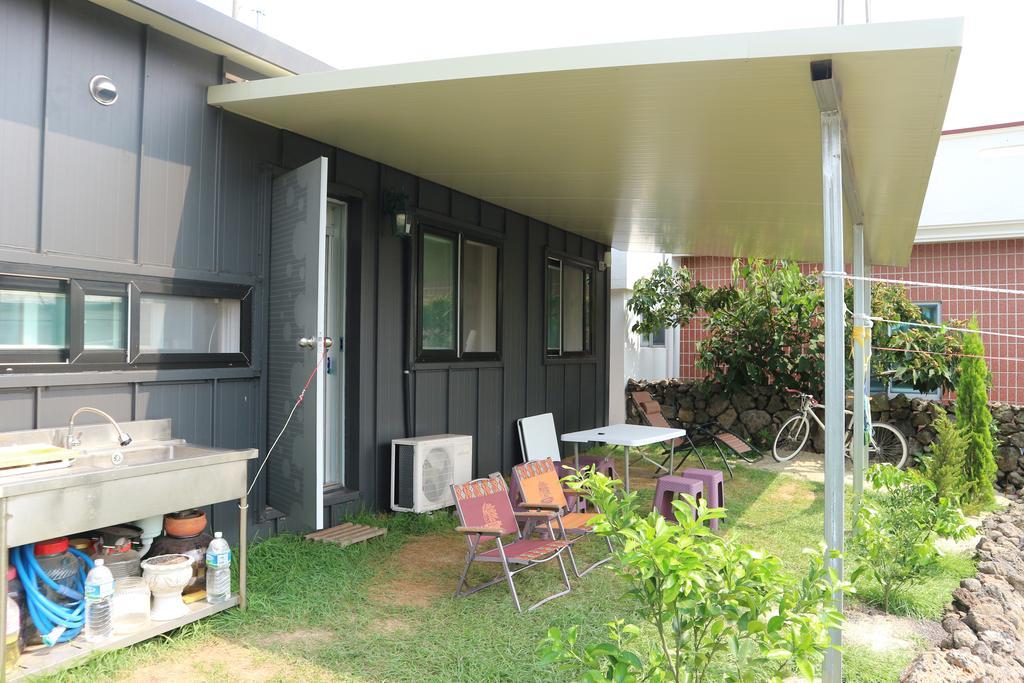 Blue Island Guesthouse Seogwipo Esterno foto