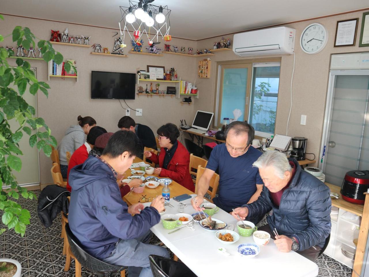 Blue Island Guesthouse Seogwipo Esterno foto