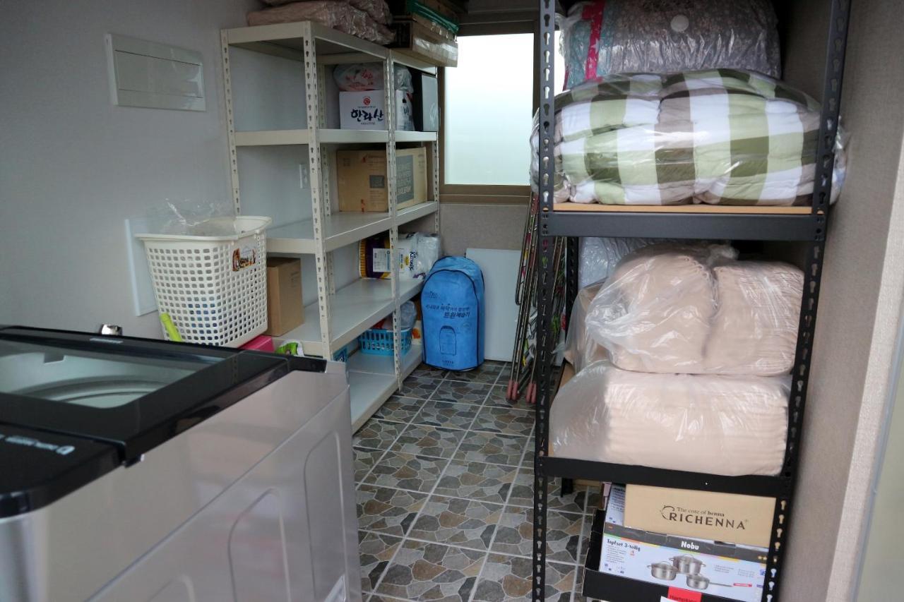 Blue Island Guesthouse Seogwipo Esterno foto