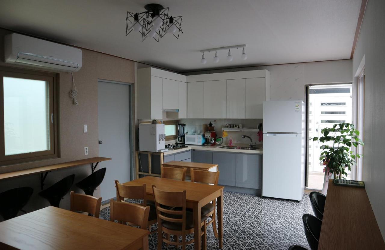 Blue Island Guesthouse Seogwipo Esterno foto