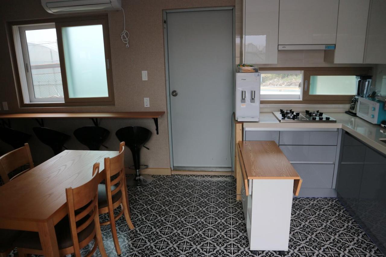 Blue Island Guesthouse Seogwipo Esterno foto