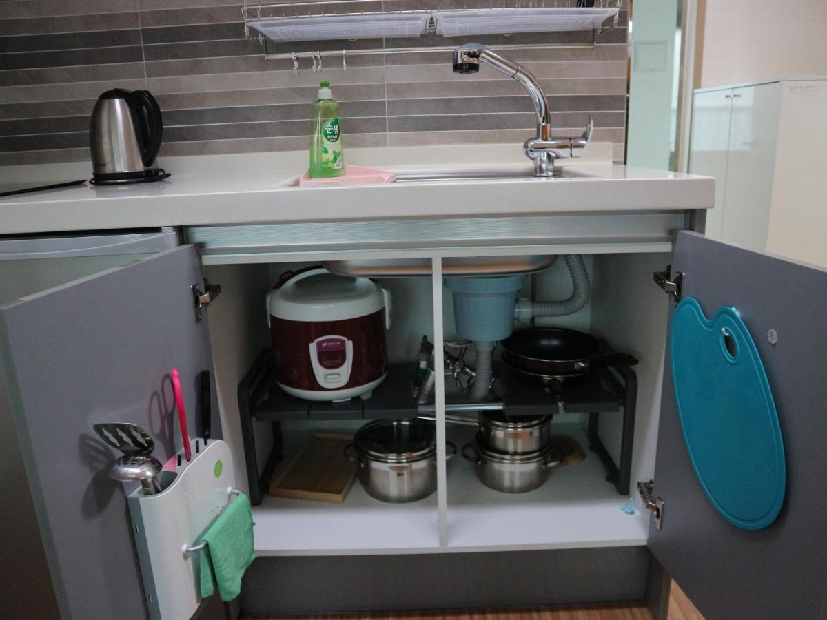 Blue Island Guesthouse Seogwipo Esterno foto